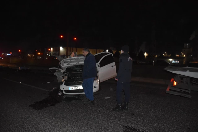 Otomobil tıra arkadan çarptı: 2 kişi hayatını kaybetti, 1 yaralı var