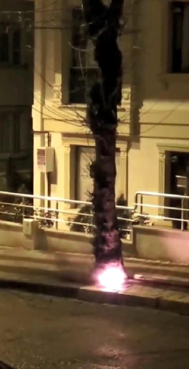 Avcılar'da yeraltı kabloları yine alev alıp patladı Avcılar'da yeraltı kabloları yine alev alıp patladı