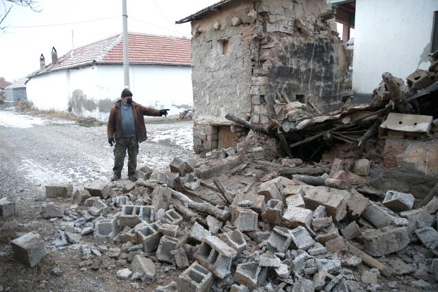 Son dakika: Kayseri'de 4,9 büyüklüğünde deprem! Maddi hasar oluştu, sarsıntı çevre illerde de hissedildi