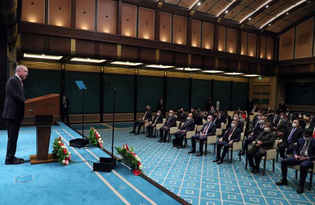 Cumhurbaşkanı Erdoğan'dan KDV düzenlemesiyle ilgili ilk ipucu: Adaleti sağlayacak çalışma hazırlanıyor Cumhurbaşkanı Erdoğan'dan KDV düzenlemesiyle ilgili ilk ipucu: Adaleti sağlayacak çalışma hazırlanıyor