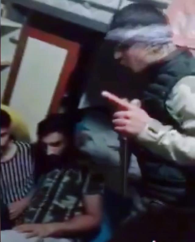 İstanbul'un göbeğinde korkutan olay! Gasp çetesi, eve baskın yaptıkları anları TikTok'ta paylaştı İstanbul'un göbeğinde korkutan olay! Gasp çetesi, eve baskın yaptıkları anları TikTok'ta paylaştı