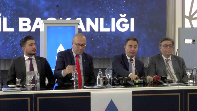 'Abdullah Gül ile sürekli görüşüyoruz' diyen Babacan, adaylık tartışmalarına noktayı koydu 'Abdullah Gül ile sürekli görüşüyoruz' diyen Babacan, adaylık tartışmalarına noktayı koydu