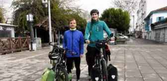 Balayında bisiklet turuna çıkan çift, 6 bin kilometre pedal çevirip Antalya'ya geldi