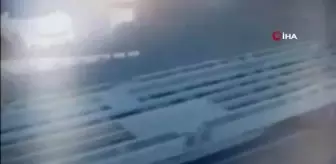 Son Dakika | Hemzemin geçitten geçmeye çalışan şahsa trenin çarptığı feci kaza kamerada: 1 ölü