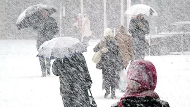 AFAD'dan soğuk ve yağışlı havaya karşı vatandaşlara uyarı: Zorunlu olmadıkça dışarıya çıkmayın AFAD'dan soğuk ve yağışlı havaya karşı vatandaşlara uyarı: Zorunlu olmadıkça dışarıya çıkmayın