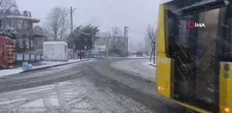 İstanbul'da kar yağışı etkili oldu, megakent beyaza büründü