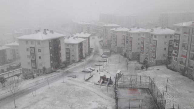Kar yağışı öncesi İstanbul'u kara bulutlar kapladı Kar yağışı öncesi İstanbul'u kara bulutlar kapladı