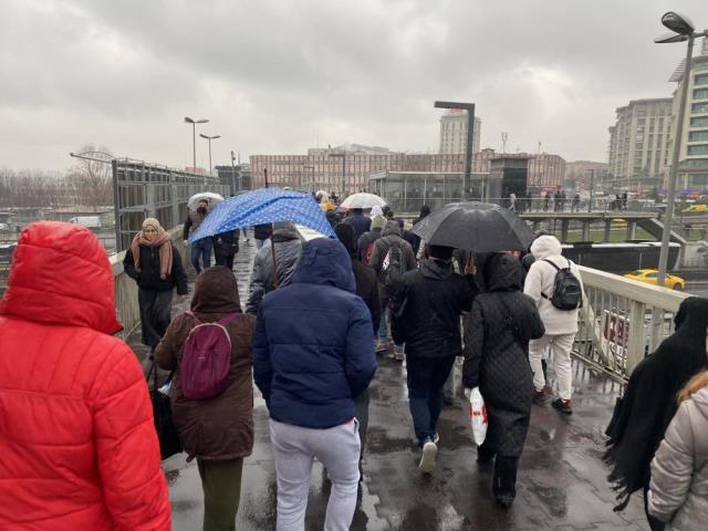 Kar yağışı öncesi İstanbul'u kara bulutlar kapladı Kar yağışı öncesi İstanbul'u kara bulutlar kapladı