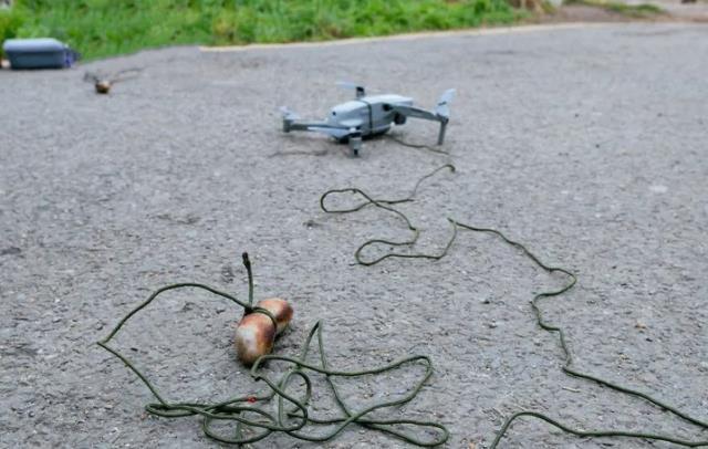 Mahsur kalan köpek için ''sosisli drone'' operasyonu düzenlendi!