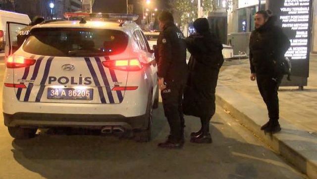 /yeniden/ İstanbul'da taksici Fransız kadın turisti önce kaçırdı, sonra darbetti /yeniden/ İstanbul'da taksici Fransız kadın turisti önce kaçırdı, sonra darbetti