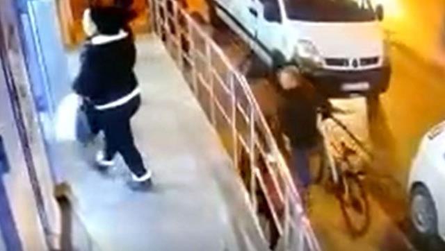 Yoldaki kız çocuklarını durdurup 'Bakire misin' diye soran bisikletli tacizci tutuklandı