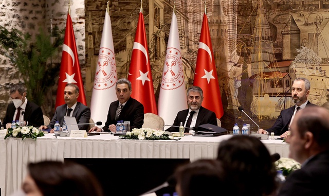 Hazine ve Maliye Bakanı Nebati, ekonomist ve akademisyenlerle bir araya geldi Hazine ve Maliye Bakanı Nebati, ekonomist ve akademisyenlerle bir araya geldi
