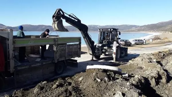 Salda gölü kumsalına açılan su kuyusu tepki çekti