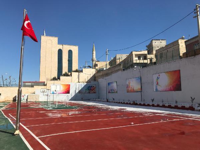 Son dakika haberleri... ŞANLIURFA'DAKİ OKULUN BAHÇESİ BAKAN ÖZER'İN TALİMATIYLA YENİLENDİ Son dakika haberleri... ŞANLIURFA'DAKİ OKULUN BAHÇESİ BAKAN ÖZER'İN TALİMATIYLA YENİLENDİ