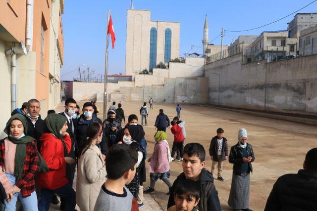'Siz ne iş yaparsınız?' fırçası işe yaradı! İşte Bakan Özer'i küplere bindiren okulun son hali 'Siz ne iş yaparsınız?' fırçası işe yaradı! İşte Bakan Özer'i küplere bindiren okulun son hali
