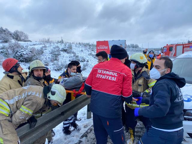 3 kişinin can verdiği Kuzey Marmara Otoyolu'ndaki kazadan ilk görüntüler 3 kişinin can verdiği Kuzey Marmara Otoyolu'ndaki kazadan ilk görüntüler