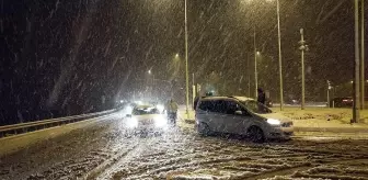 Çorum'da kar yağışı etkili oldu, karayolunda ekipler seferber oldu