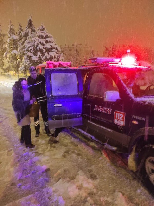 Merzifon'da yolcu otobüsü bariyerlere çarptı 30 yaralı