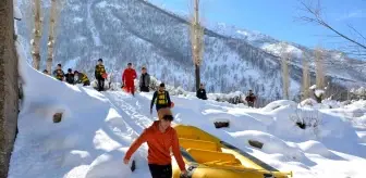 Milli sporcular, eksi 10 derecede rafting antrenmanları yapıyorlar