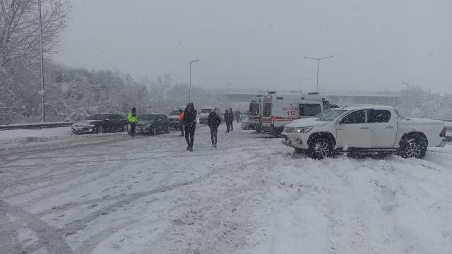Son Dakika: Düzce'de 30 araç birbirine girdi! Zincirleme kazada çok sayıda kişi yaralandı Son Dakika: Düzce'de 30 araç birbirine girdi! Zincirleme kazada çok sayıda kişi yaralandı