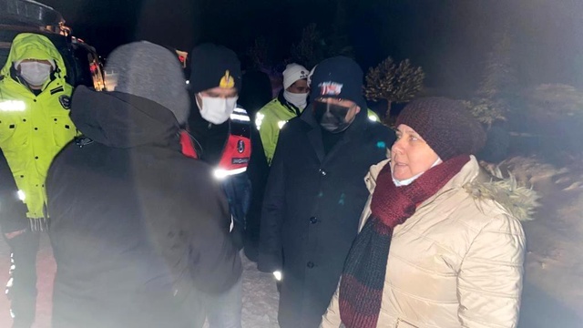 Kar yağışı kazaları da beraberinde getirdi! Refüje çarpan otobüsteki 40 yolcu ölümden döndü Kar yağışı kazaları da beraberinde getirdi! Refüje çarpan otobüsteki 40 yolcu ölümden döndü