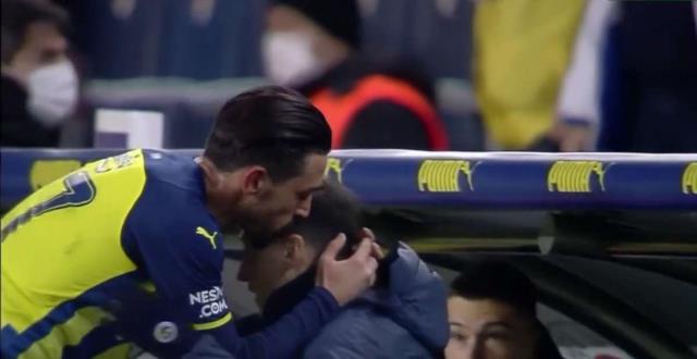 Bitmeyen kriz! İsmail Kartal ve Mesut Özil arasında soğuk savaş Bitmeyen kriz! İsmail Kartal ve Mesut Özil arasında soğuk savaş