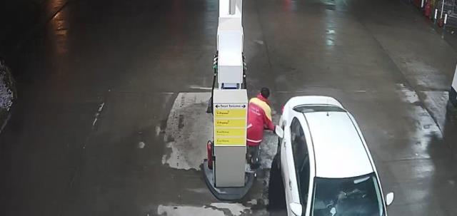 Deposunu doldurdu, parasını ödemeden kaçtı Deposunu doldurdu, parasını ödemeden kaçtı