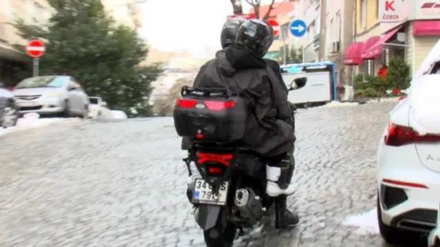 İstanbul'da motokurye yasağına kimse uymuyor! ''Cezalar da fazla ama mecburuz'' deyip yola çıktılar