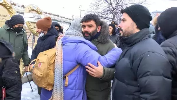 Oyuncu Bülent Şakrak'ın annesi son yolculuğuna uğurlandı