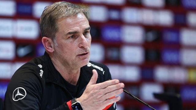 Stefan Kuntz'dan milli futbolcu için olay benzetme! Hak veren de var, yerden yere vuran da Stefan Kuntz'dan milli futbolcu için olay benzetme! Hak veren de var, yerden yere vuran da