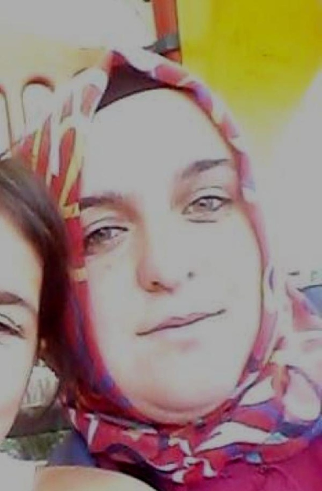 Anne, telefonunda cinsel içerikli mesajlaşmalarını yakalayan kızını öldürdü Anne, telefonunda cinsel içerikli mesajlaşmalarını yakalayan kızını öldürdü