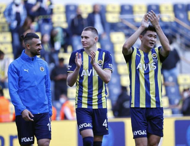 Taraftar izlemeye doyamamıştı! Vitor Pereira, Kim Min-Jae'yi yanında götürüyor Taraftar izlemeye doyamamıştı! Vitor Pereira, Kim Min-Jae'yi yanında götürüyor