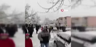 Son dakika haberleri! Yollar buz pistine döndü, kazalar kaçınılmaz oldu