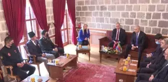 Son dakika haber: Bakan yardımcısı Ergüneş, Azerbaycanlı mevkidaşıyla şehit yakınları ve gazileri ziyaret etti