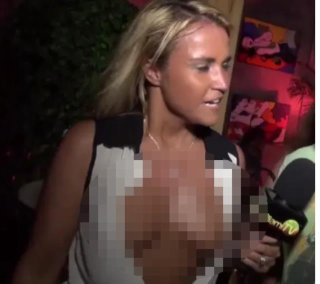 Canlı yayında talihsiz kaza! Sütyen giymeyen kadın sunucunun göğüsleri açıldı