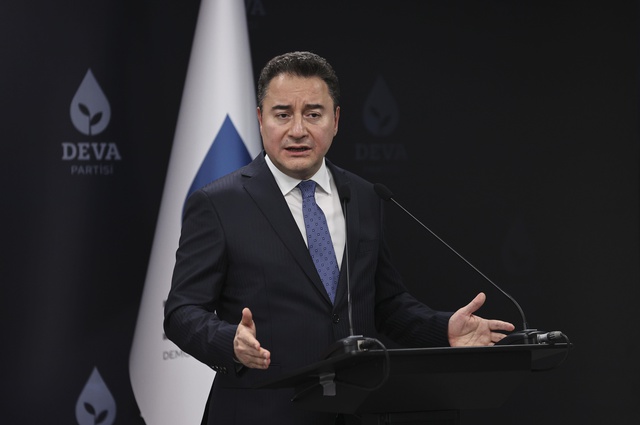 Gelecek Partisi Genel Başkanı Davutoğlu, DEVA Partisi Genel Başkanı Babacan'ı ziyaret etti