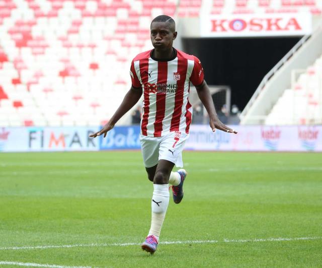 Kimsenin aklının ucuna gelmezdi! Acun Ilıcalı ilk transferini Sivasspor'dan yapıyor Kimsenin aklının ucuna gelmezdi! Acun Ilıcalı ilk transferini Sivasspor'dan yapıyor
