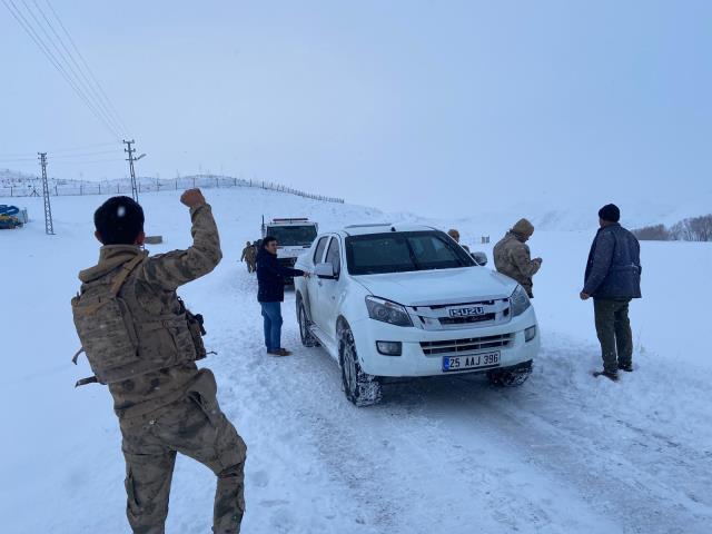Son Dakika: Erzurum'da çığ faciası! 2 kişi karlar altında kaldı, ekipler bölgeye ulaşmaya çalışıyor Son Dakika: Erzurum'da çığ faciası! 2 kişi karlar altında kaldı, ekipler bölgeye ulaşmaya çalışıyor