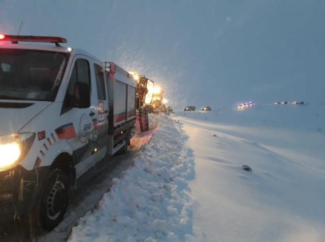 Son Dakika: Erzurum'da çığ faciası! 2 kişi karlar altında kaldı, ekipler bölgeye ulaşmaya çalışıyor Son Dakika: Erzurum'da çığ faciası! 2 kişi karlar altında kaldı, ekipler bölgeye ulaşmaya çalışıyor