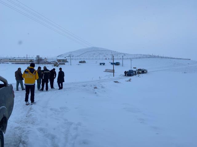 Son Dakika: Erzurum'da çığ faciası! 2 kişi karlar altında kaldı, ekipler bölgeye ulaşmaya çalışıyor Son Dakika: Erzurum'da çığ faciası! 2 kişi karlar altında kaldı, ekipler bölgeye ulaşmaya çalışıyor