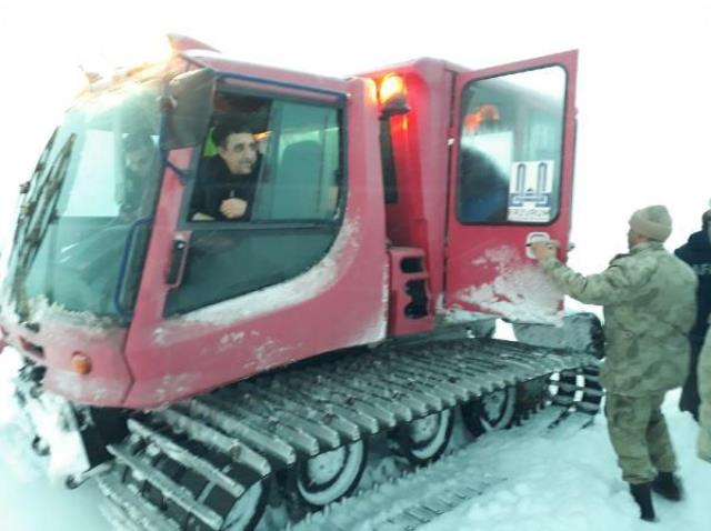 Son Dakika: Erzurum'da çığ faciası! 2 kişi karlar altında kaldı, ekipler bölgeye ulaşmaya çalışıyor Son Dakika: Erzurum'da çığ faciası! 2 kişi karlar altında kaldı, ekipler bölgeye ulaşmaya çalışıyor