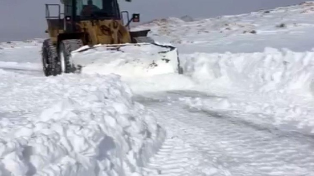 Son Dakika: Erzurum'da çığ faciası! 2 kişi karlar altında kaldı, ekipler bölgeye ulaşmaya çalışıyor Son Dakika: Erzurum'da çığ faciası! 2 kişi karlar altında kaldı, ekipler bölgeye ulaşmaya çalışıyor