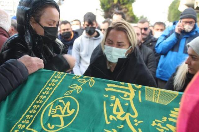 Cenazede tek yürek oldular! Şafak Mahmutyazıcıoğlu'nun eski eşi ve Ece Erken aynı karede