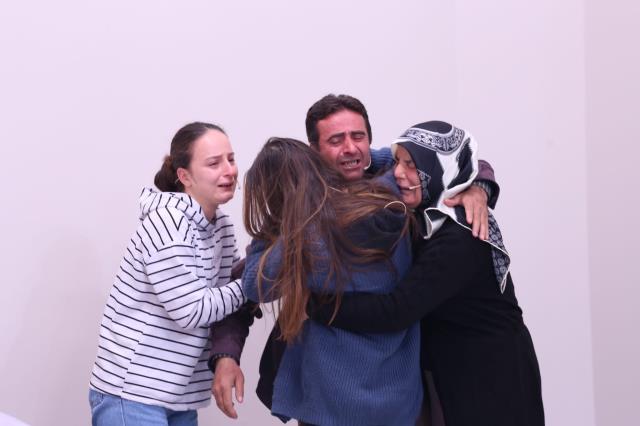 Esra Erol canlı yayında çıldırdı! Gözyaşları içinde genç kıza isyan etti Esra Erol canlı yayında çıldırdı! Gözyaşları içinde genç kıza isyan etti