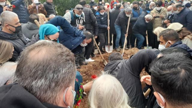 Sanatçı Fatma Girik, Bodrum'da son yolculuğuna uğurlandı