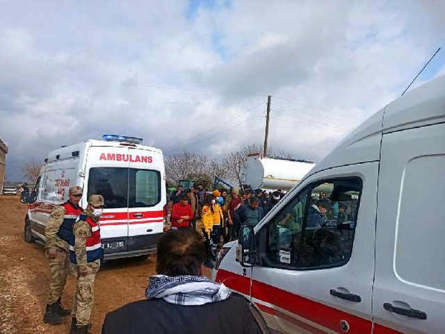 Şanlıurfa'da husumetli iki aile arasında savaş gibi kavga: 25 yaralı Şanlıurfa'da husumetli iki aile arasında savaş gibi kavga: 25 yaralı