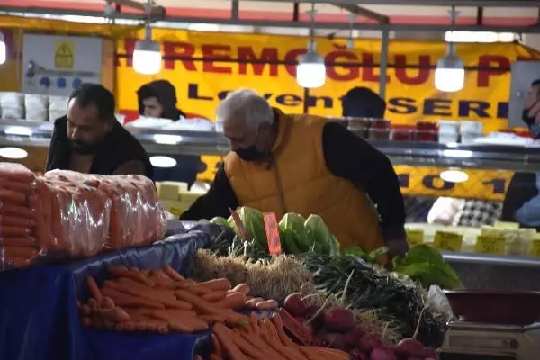 Yağan kar sebzeyi vurdu, pazarda fiyatlar 2 katına çıktı!