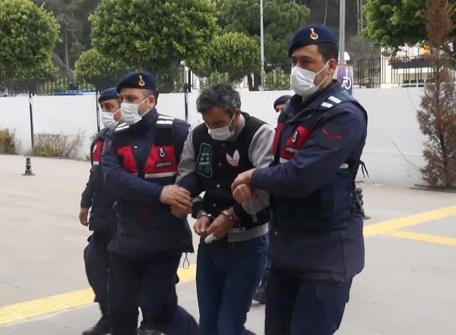 Arkadaşını 3'lü ilişkide sert davrandığı için öldürmüş Arkadaşını 3'lü ilişkide sert davrandığı için öldürmüş