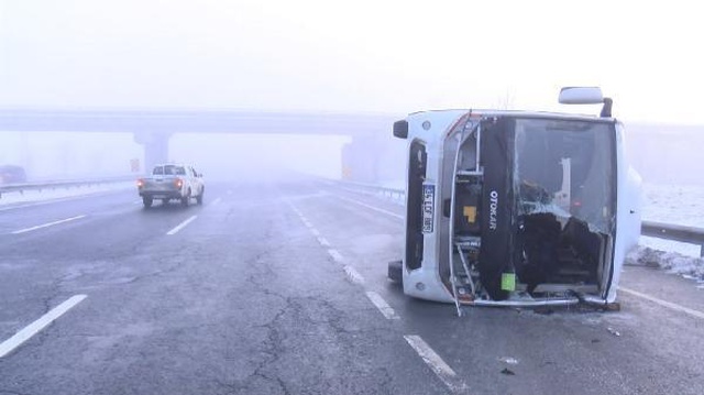 İstanbul'da polisleri taşıyan servis minibüsü devrildi: 2'si ağır 10 yaralı var İstanbul'da polisleri taşıyan servis minibüsü devrildi: 2'si ağır 10 yaralı var