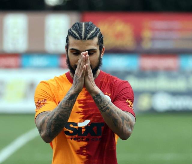 Galatasaray'dan ayrılan Yedlin'in sözleri ABD'yi salladı: Her yerde cami vardı Galatasaray'dan ayrılan Yedlin'in sözleri ABD'yi salladı: Her yerde cami vardı
